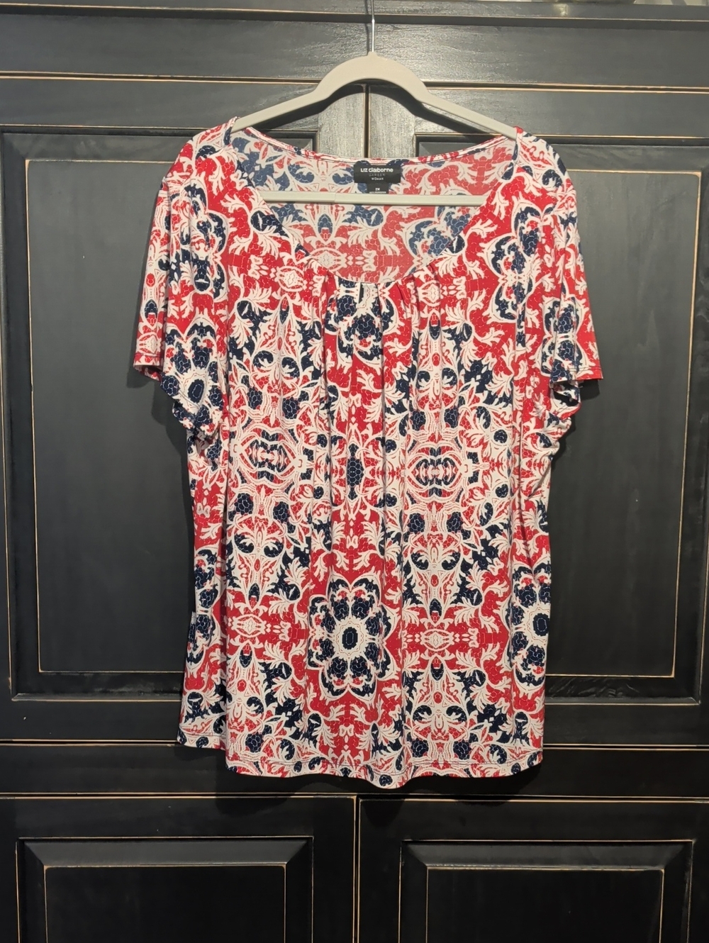 Liz Claiborne Red and Navy Floral Scoop Neck Short Sleeve Top